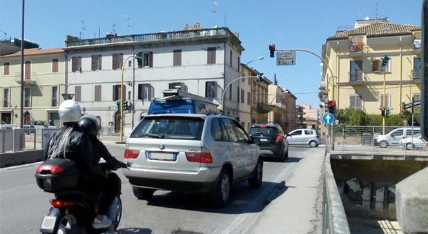 San Benedetto, tamponamento tra quattro auto, due ferite e traffico in tilt vicino all'ospedale: città tagliata in due