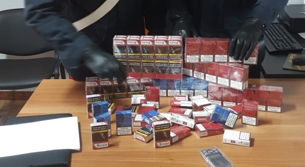 Nascondeva sigarette di contrabbando a casa, denunciato 61enne nel Nolano