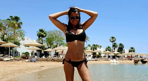 Sara Tommasi, bikini da urlo a Sharm el-Sheikh. Pioggia di commenti: «Sei stupenda»