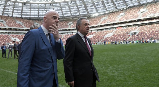 La Uefa e la Fifa chiedono la revisione del sistema dei trasferimenti