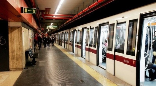 Roma, metro A ferma per intervento forze dell'ordine tra Termini e Ottaviano