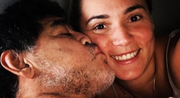 Maradona nei guai, lite con la fidanzata: accusato di averla aggredita
