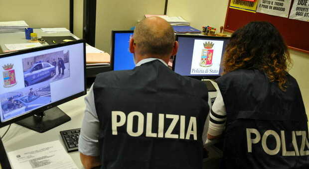 Pedopornografia on line, 432 mostri in rete. Blitz anche ad Ancona, denunciato un 40enne