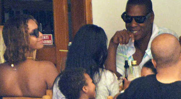 Jay-Z dimentica Rihanna, pace fatta con Beyonce: vacanze in famiglia a Portofino