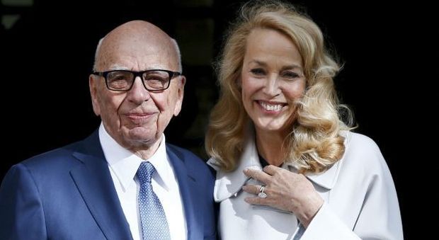 Rupert Murdoch e Jerry Hall felici al termine della cerimonia