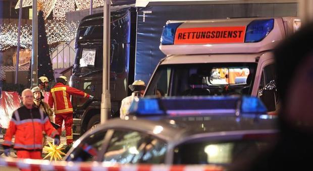 Berlino, l'eroe che ha inseguito l'attentatore in fuga e lo ha fatto arrestare