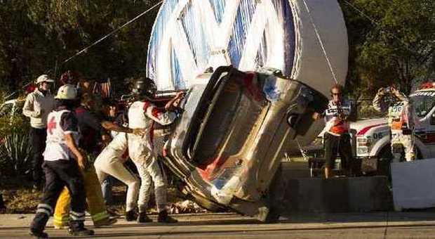 Kubica, altro incidente: la sua auto si ribalta durante il rally del Messico. "Illeso"