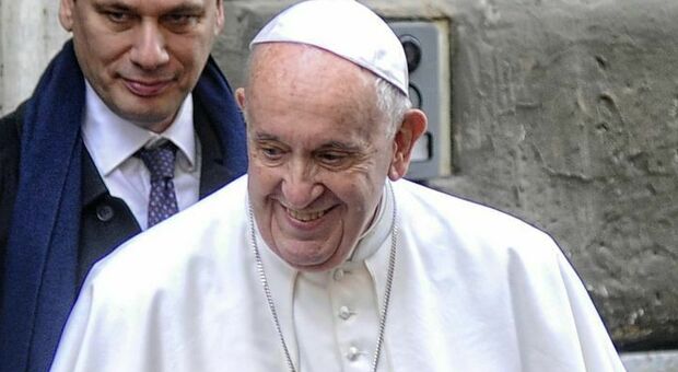 Papa Francesco a dieta stretta per combattere la sciatalgia ed evitare l'intervento chirurgico