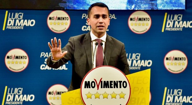 Elezioni e rifiuti, Di Maio vs De Luca: «Sono assassini, mi quereli pure»