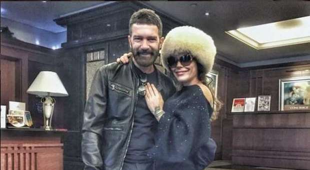 immagine Naike Rivelli con Antonio Banderas (foto Instagram)