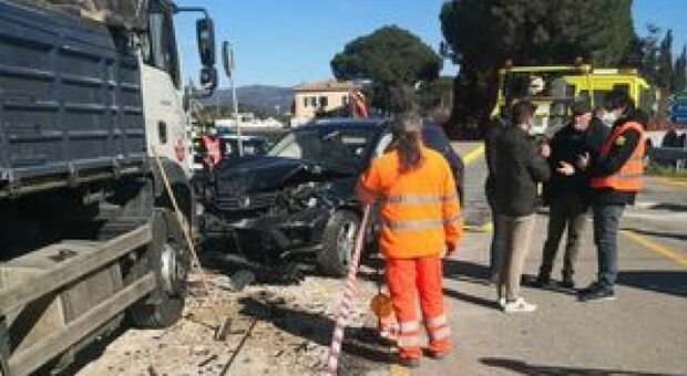 Auto travolge operai in cantiere stradale: Marco muore a 55 anni