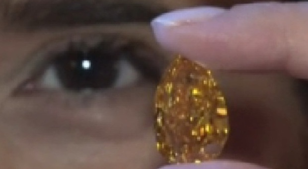 Va all'asta da Christie's il super diamante arancione: valore 20 milioni di dollari