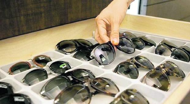 Occhiali: export in calo flessione da 52 milioni