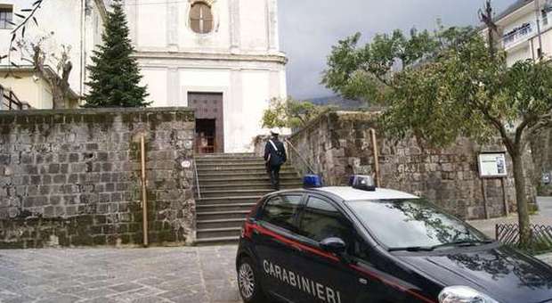 Ruba a due donne in chiesa durante la Messa, pregiudicato arrestato