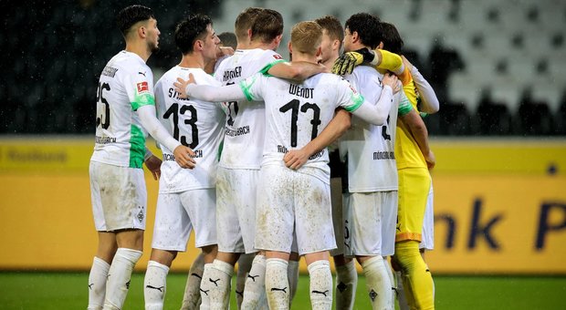Coronavirus, i giocatori del Borussia Moenchengladbach si autoriducono gli ingaggi