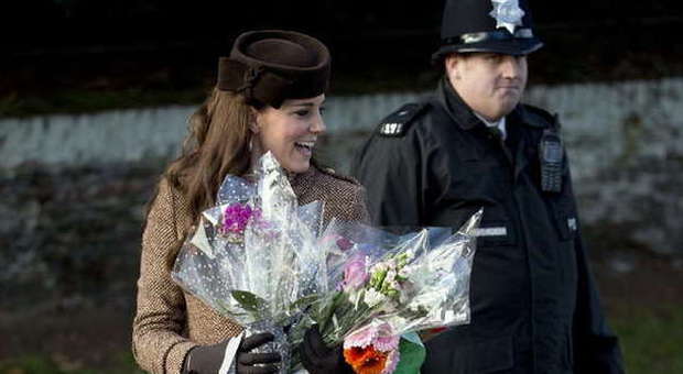 Kate Middleton raggiante alla messa di Natale. Assente il principino George