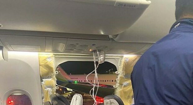 Cellulare caduto dall'aereo dell'Alaska Airlines è sopravvissuto al volo di 5.000 metri