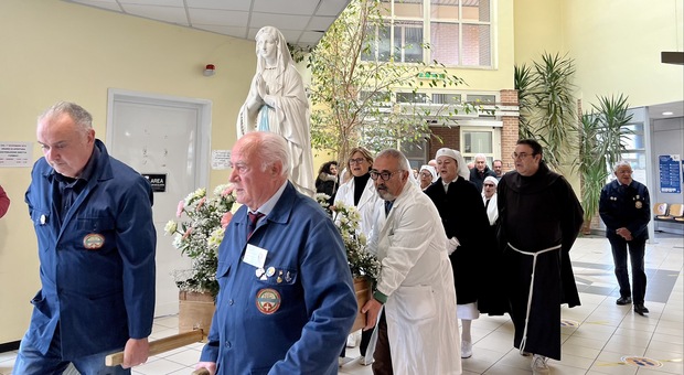 Foligno, in centinaia per la Madonna di Lourdes in città per i 120 anni dell’Unitalsi