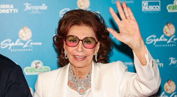 La star Sophia Loren è a Milano per il taglio del nastro che inaugura il ristorante dedicato a lei