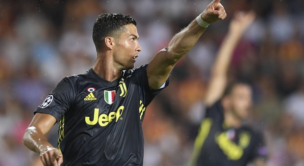 Juve, migliaia di tifosi ad Anagni: Ronaldo e la squadra li salutano
