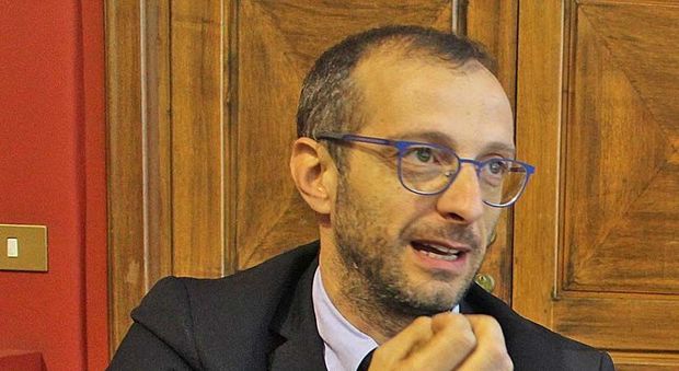 Pesaro, sfida su Twitter tra Ricci ed il sindaco pentastellato di Livorno Nogarin