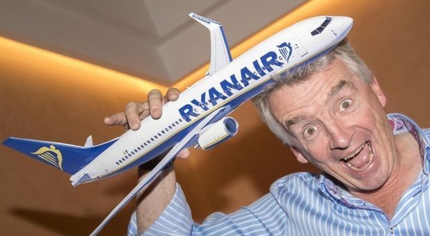 Ryanair, ora pagano anche i neonati: 25 euro, ma devono stare in braccio
