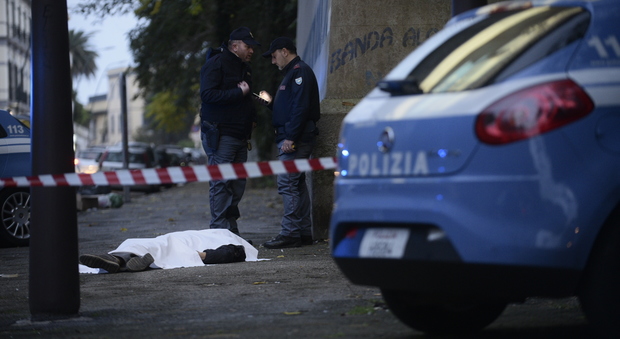 Napoli, dramma al Parco Virgiliano: uomo si lancia dal ponte, morto