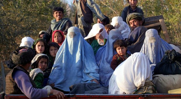 Talebani, la paura delle afghane: torna la sharia, noi recluse e invisibili