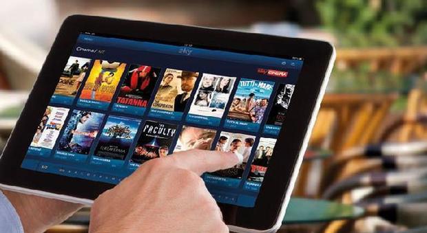 La televisione è mobile: le app e i dispositivi per portare la tv in vacanza