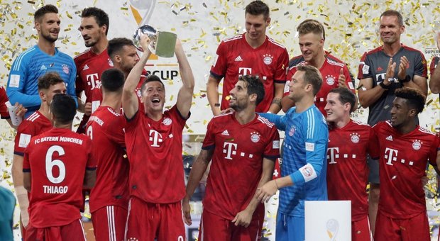 Supercoppa tedesca, il Bayern umilia l'Eintracht: 5-0 con tripletta di Lewandowski