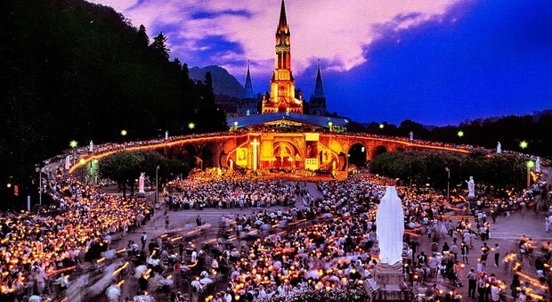 In treno o con l'aereo: tutti a Lourdes in pellegrinaggio insieme all'Unitalsi