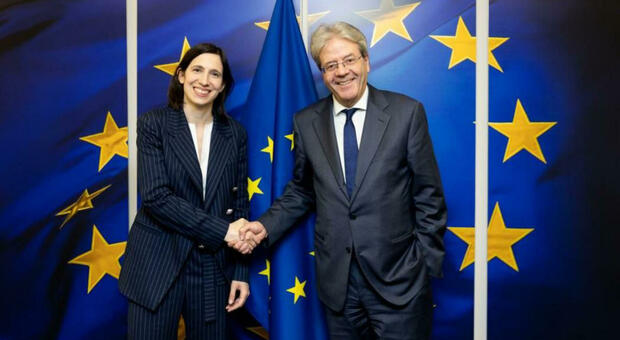 La segretaria del Partito Democratico, Elly Schlein, con il commissario europeo all'Economia Paolo Gentiloni