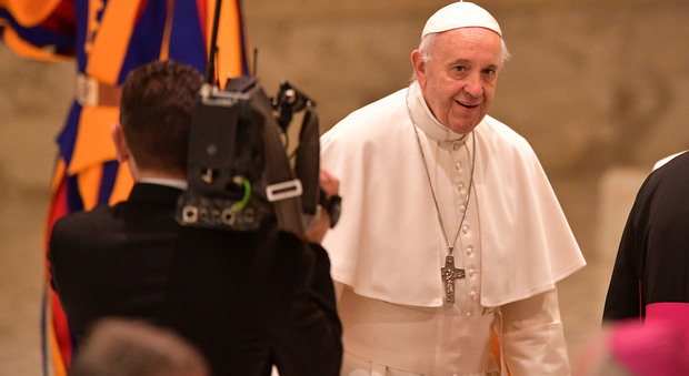 Papa Francesco sceglie il vescovo simbolo dell'immigrazione per la diocesi di Ferrara