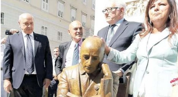 La statua di D'annunzio torna a Trieste: ma i croati vogliono cacciarlo