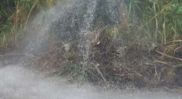 Napoli, Agnano resta senz'acqua per oltre 20 ore: «Non siamo idraulici»