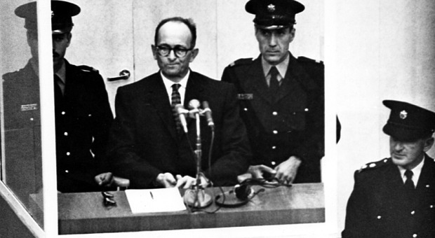 Adolf Eichmann durante il processo tenutosi a Gerusalemme nel 1961