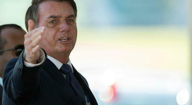 Covid, record di morti in Brasile ma Bolsonaro critica le restrizioni: «Non siate codardi, non chiudetevi in casa»