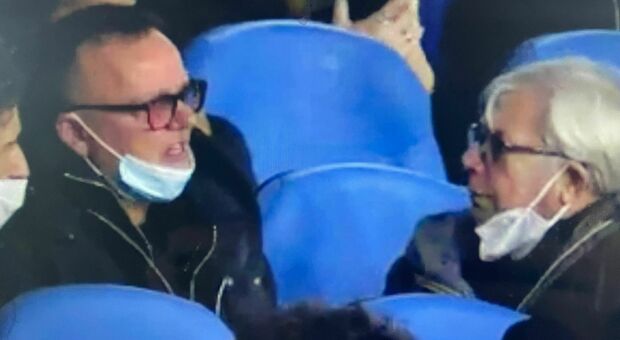Gigi D'Alessio e Nino D'Angelo allo stadio: è «pace» per Maradona