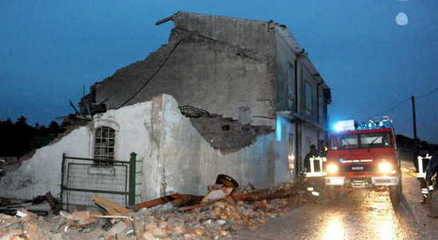 Una delle abitazioni crollate a Melara
