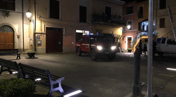Civita Castellana, fiamme in un locale del centro storico