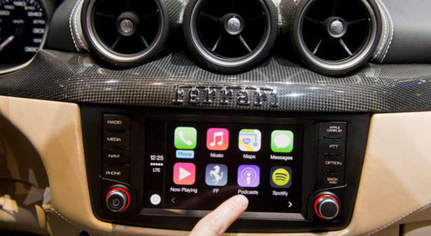 Ferrari e Apple, la prima "rossa" con il sistema CarPlay è di un italiano