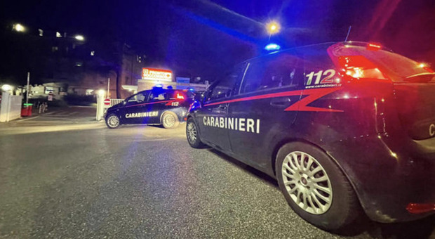 Brescia, padre separato sottrae il figlio di 8 anni e si barrica in casa: strappato all'assistente sociale
