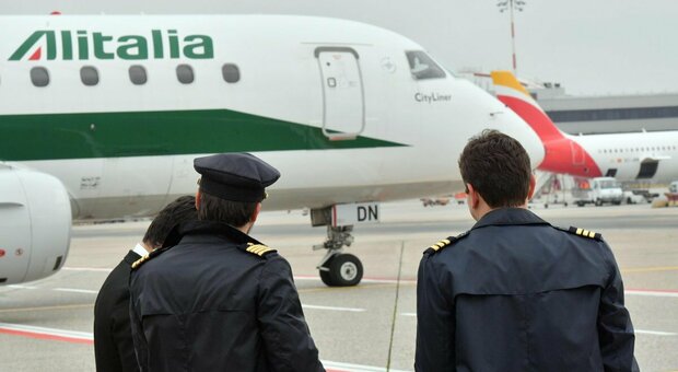 Alitalia, ancora allarme stipendi Nella nuova compagnia solo i piloti under 58