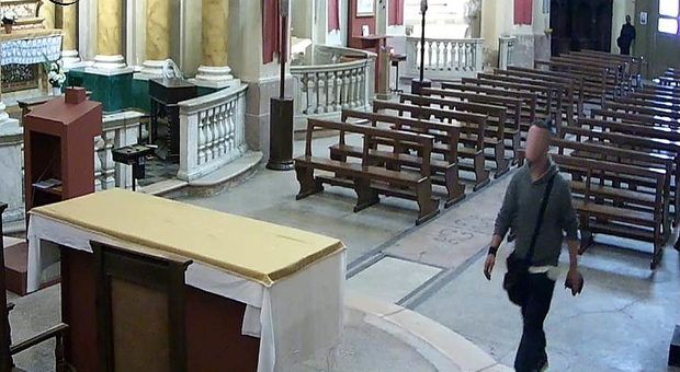 Senigallia, colpi in serie nelle chiese Le telecamere inchiodano un 34enne