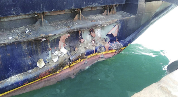 Ischia, nave contro banchina: 55 feriti lievi e momenti di terrore