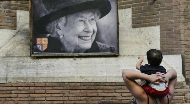 Le ultime volontà della regina Elisabetta II: funerale a Westminster e tomba accanto a Filippo