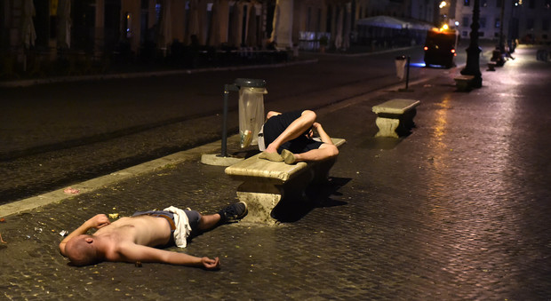 Piazza Navona choc: notte di ordinaria follia tra topi, degrado e turisti ubriachi