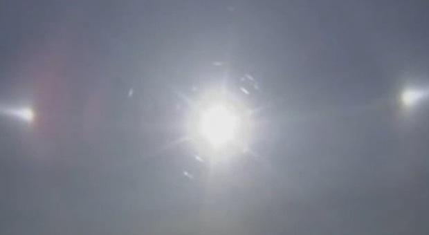 Tre Soli nel cielo: l'illusione ottica tiene la Mongolia con nasu all'insù