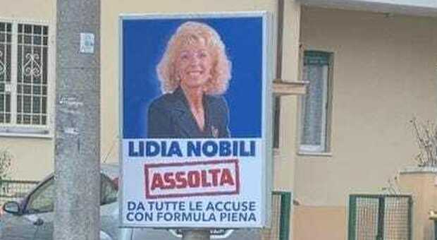 Lidia Nobili assolta, l'ex consigliere regionale lo fa scrivere anche sui cartelloni pubblicitari