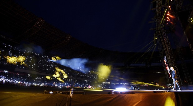 D'Alessio saluta i 25mila al San Paolo «'A casa è sempre 'a casa»